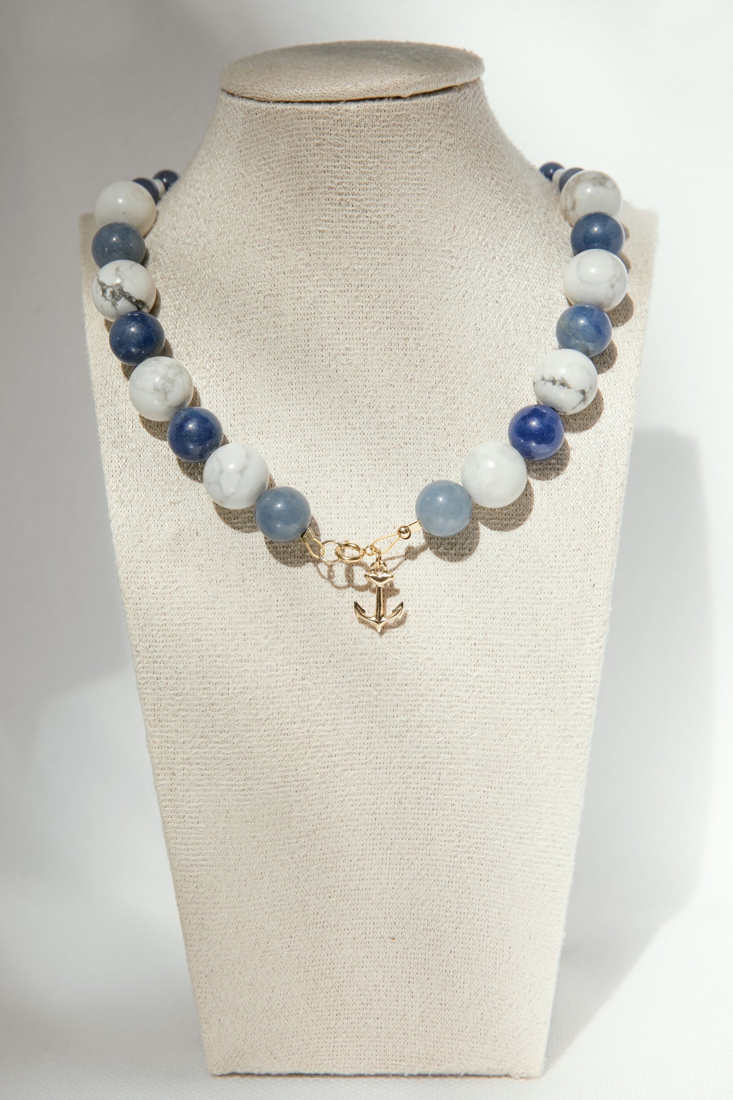 Handmade necklace inspired by boats and little ports of the Mediterranean. It is composed of semi-precious stones blue aventurine and howlite with a gold-filled anchor.